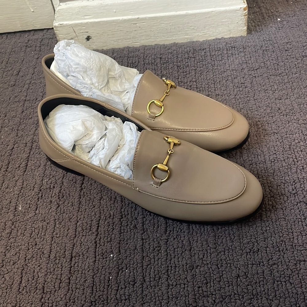 ****FAKE GUCCI TAN LOAFERS